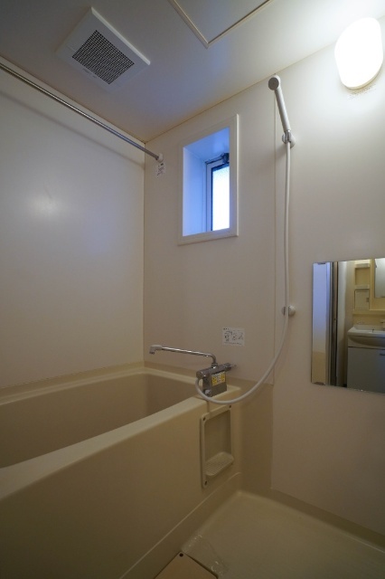 バス・シャワールーム　同じ建物の別の部屋