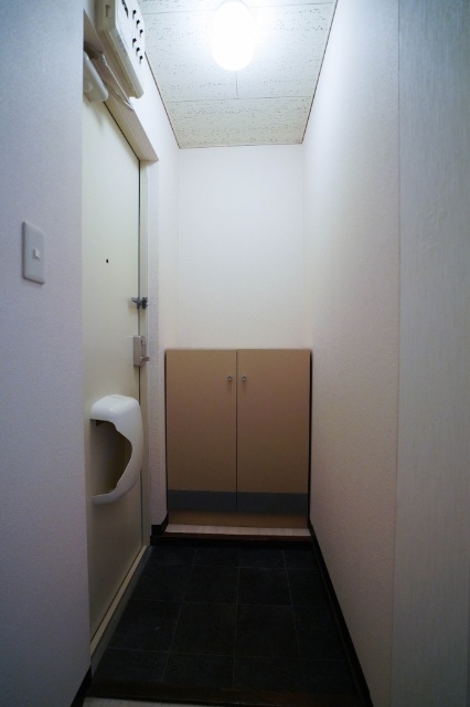 玄関　同じ建物の別の部屋