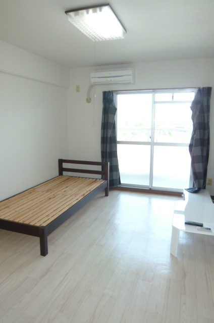 居室・リビング　ゆったりした洋室です