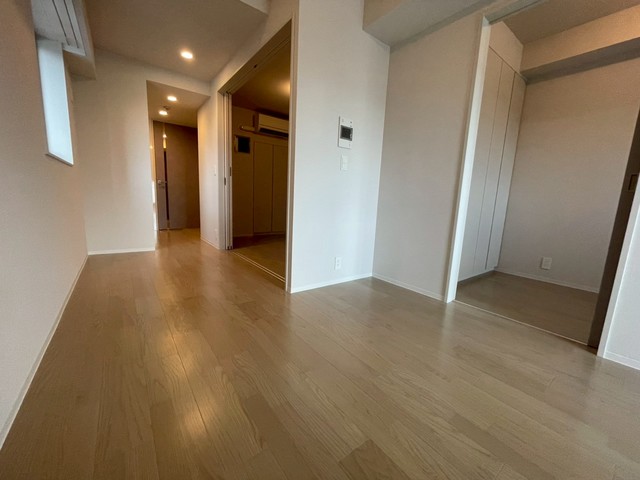 居室・リビング　反転タイプのお部屋です