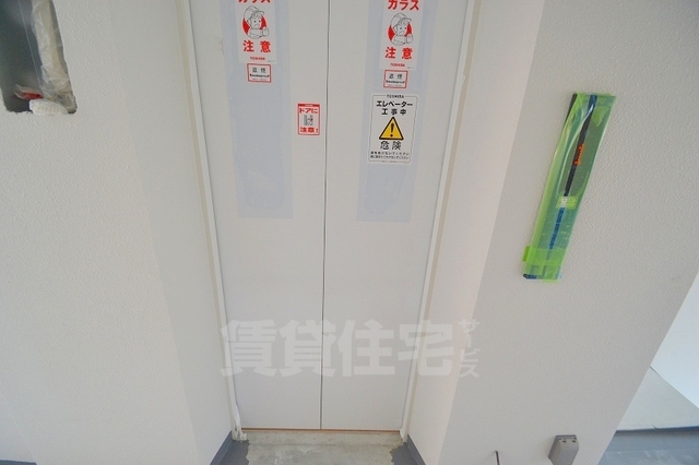 エントランス　エレベーター