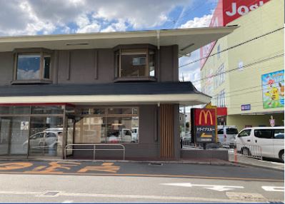 飲食店　マクドナルド 摂津富田店（飲食店）まで303m