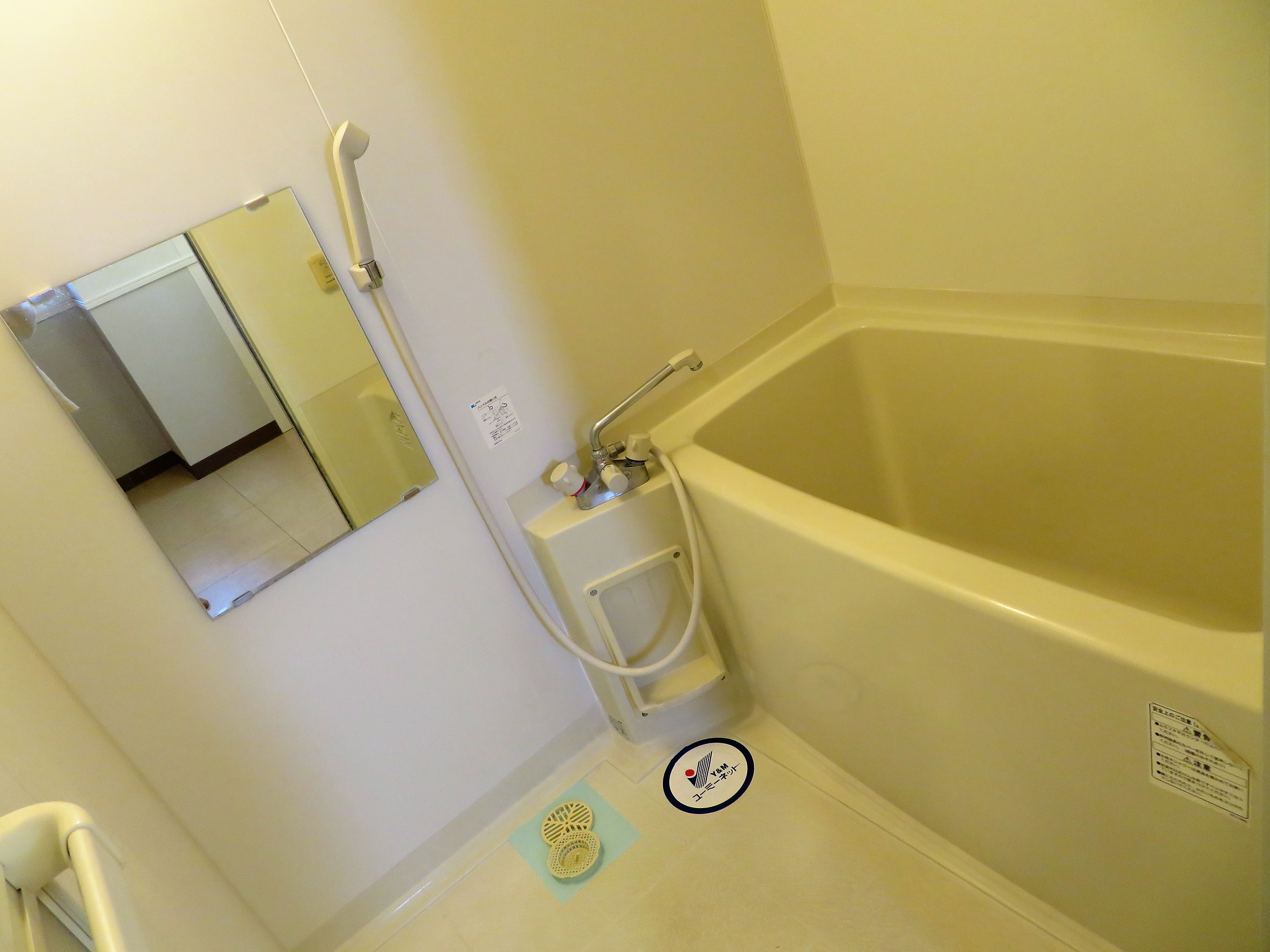 バス・シャワールーム　追い焚き機能付きです！経済的です☆