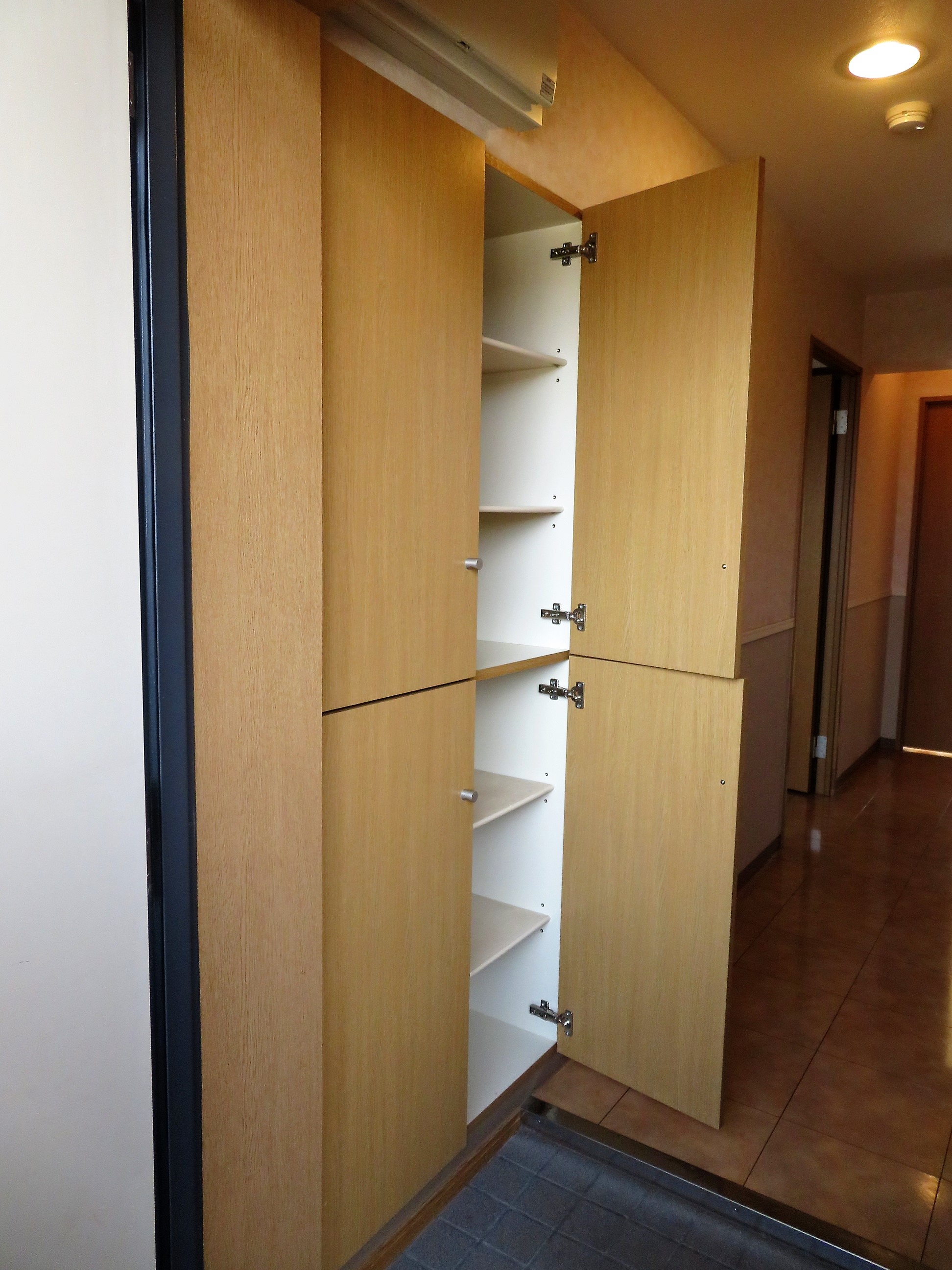 玄関　たくさんの靴が収納できるシューズボックスです！