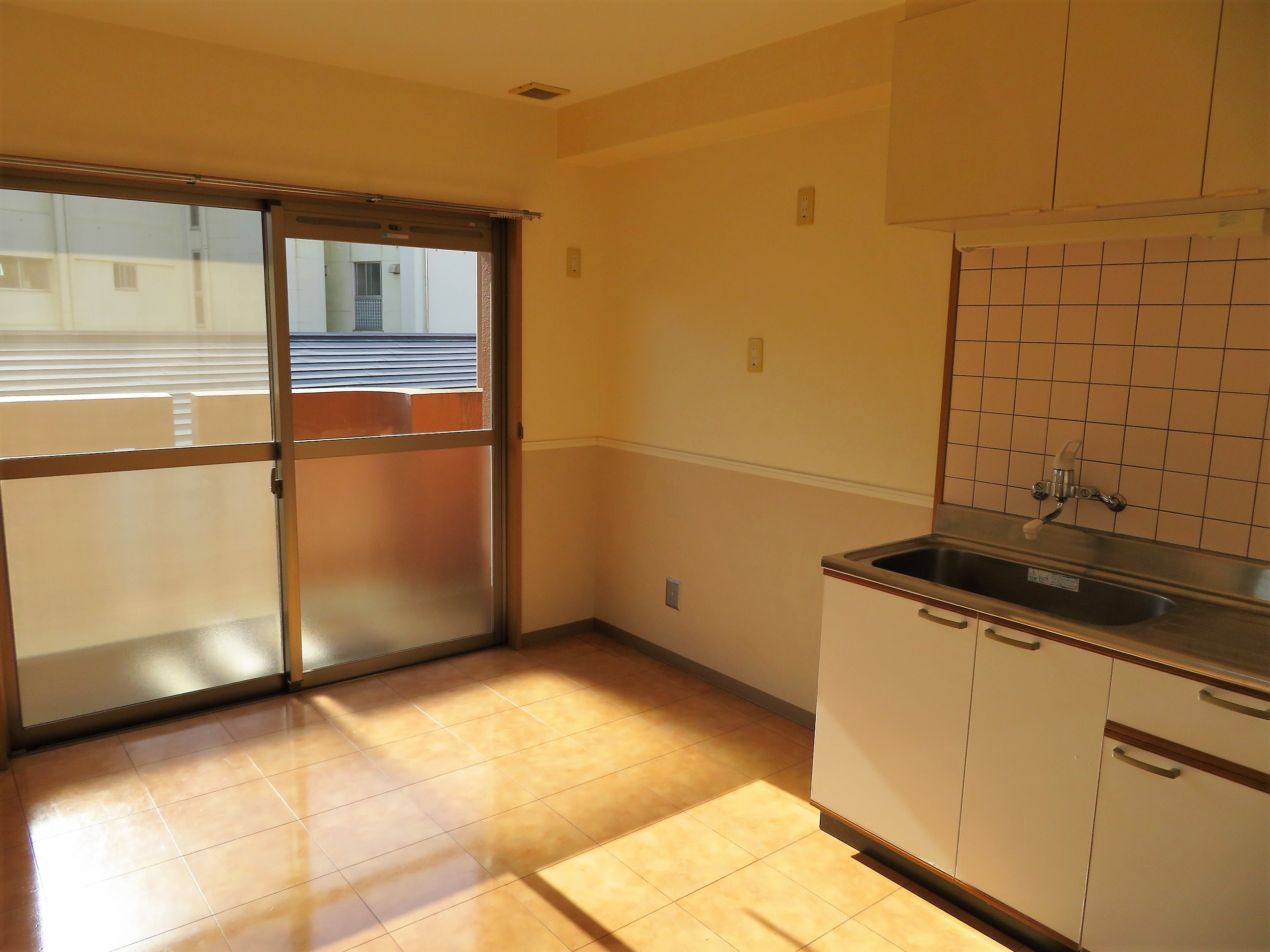 居室・リビング　6帖のダイニングです。日当たり良好！