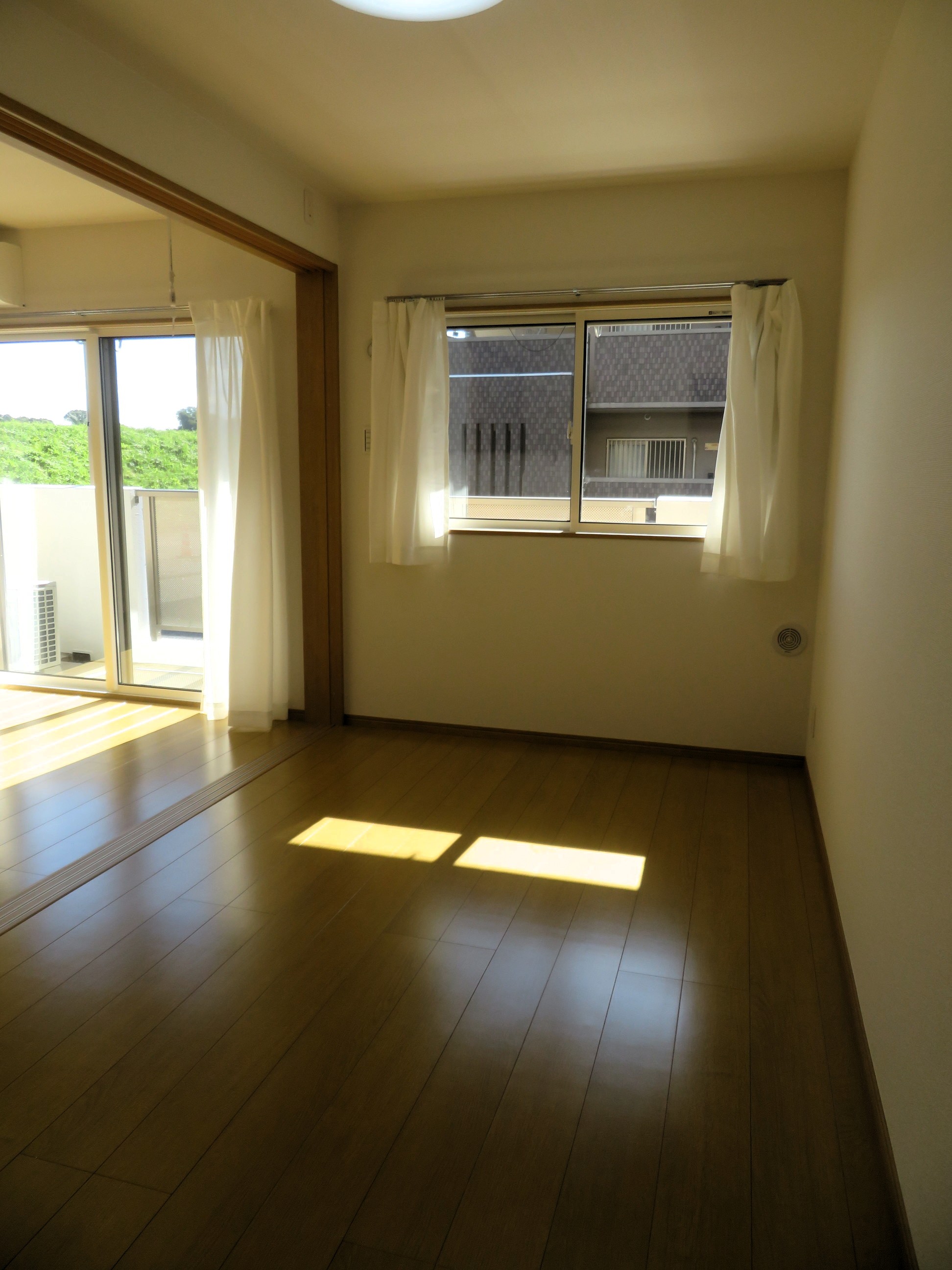 その他部屋・スペース　5.2帖の南洋室がございます。