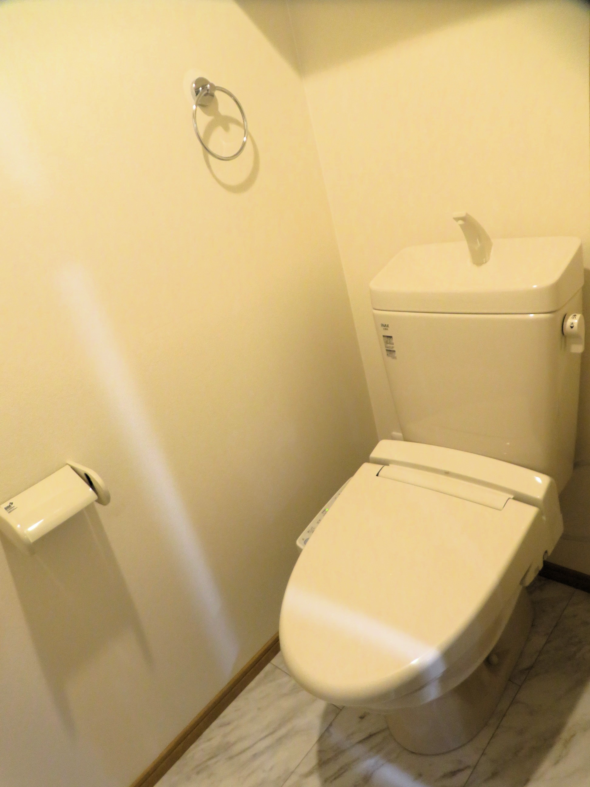 トイレ　ウォシュレット付きトイレです。