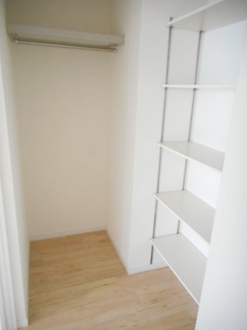 収納　玄関からキッチン（LDK）に繋がるシューズインクローゼット
