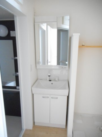 洗面設備　朝の身支度には欠かせない独立洗面化粧台