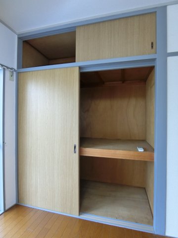 収納　押入れタイプの収納スペース。（※参考写真）