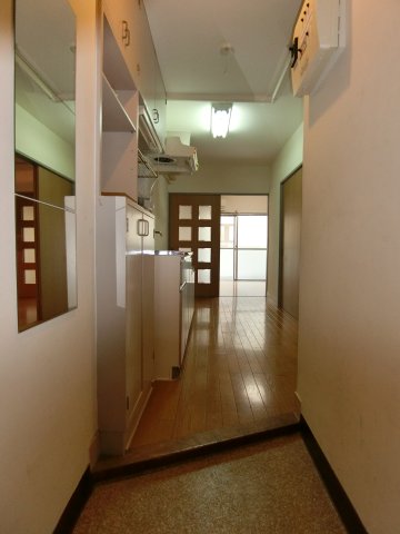 玄関　すっきりとした玄関スペース。（※参考写真）