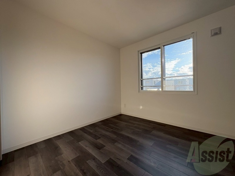 その他部屋・スペース　こちらのお部屋は光が差し込む、温かみのあるお部屋です。