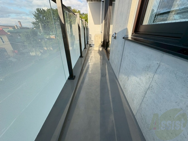 バルコニー　ＴＶモニター付インターホンです。来客者の顔が見えるので安心！