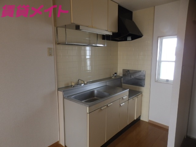 キッチン　別部屋参考写真です