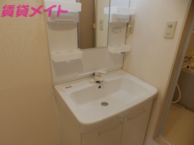 洗面設備　別部屋参考写真です
