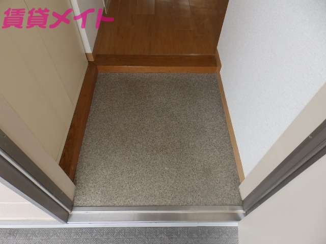 玄関　別部屋参考写真です