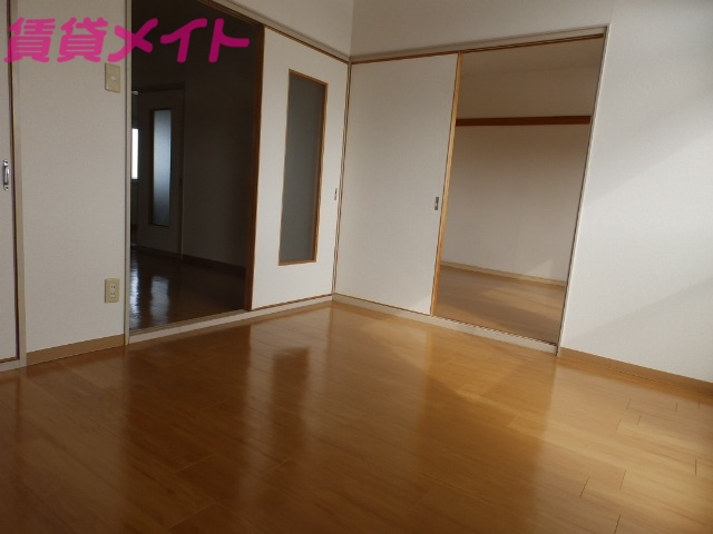 居室・リビング　別部屋参考写真です