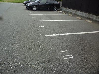駐車場　敷地内