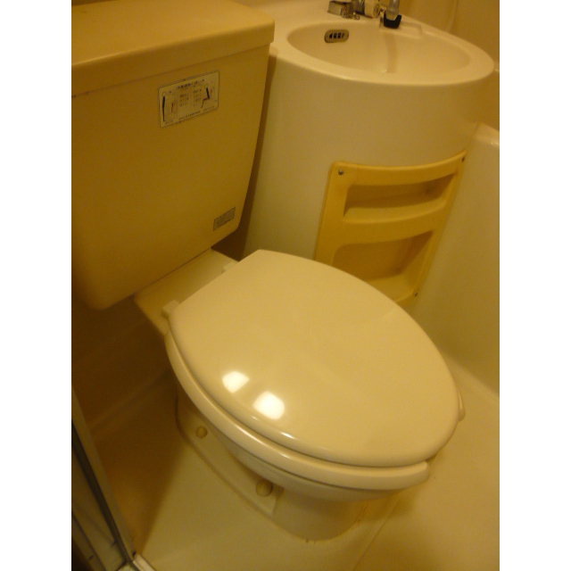 トイレ　トイレ３点ユニットバス