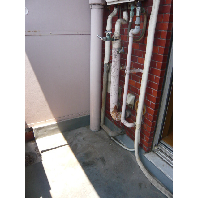 バルコニー　洗濯機置き場