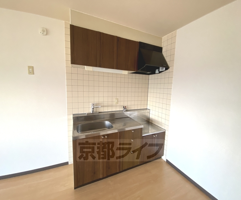 キッチン　調理スペースがしっかりと確保できるシステムキッチンです。