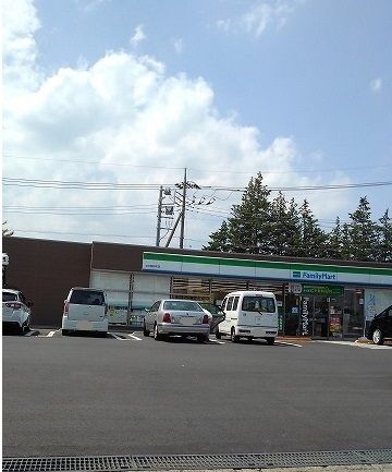 コンビニ　ファミリーマート（コンビニ）まで450m