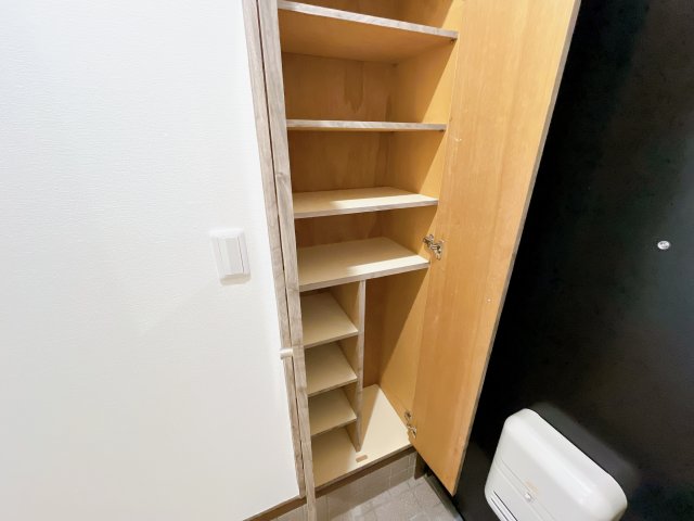 収納　別部屋同一間取りのお写真となります。