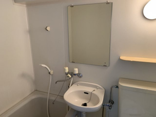 洗面設備　浴室内に洗面台付き！