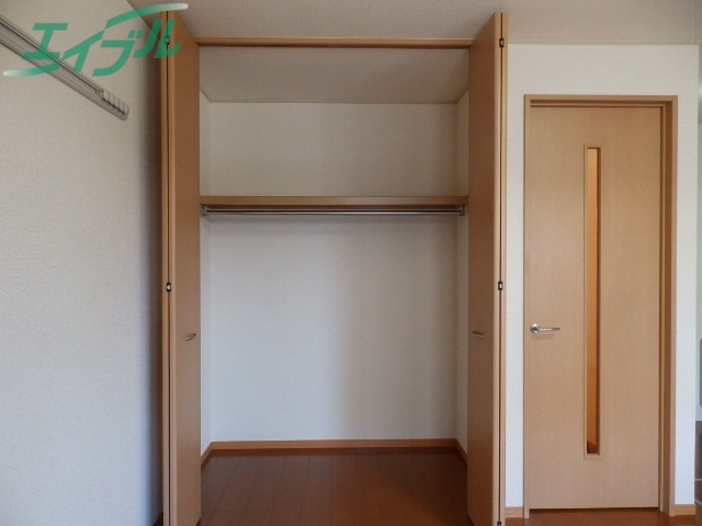 収納　同型反転参考写真