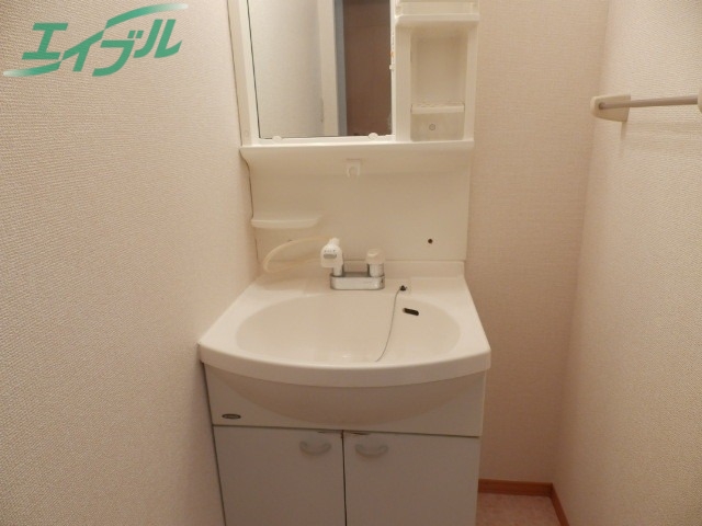 洗面設備　同型反転参考写真