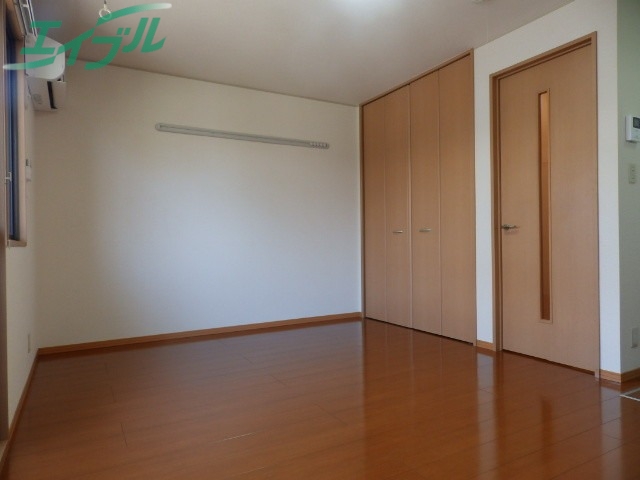 居室・リビング　同型反転参考写真