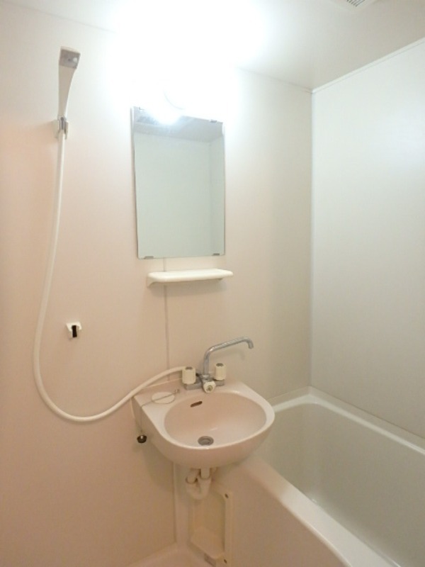 バス・シャワールーム　図面と現状に相違がある場合には現状を優先