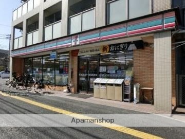 コンビニ　セブンイレブン（コンビニ）まで686m