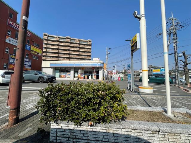 コンビニ　ローソン（コンビニ）まで579m