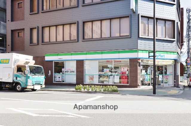 コンビニ　ファミリーマート（コンビニ）まで113m