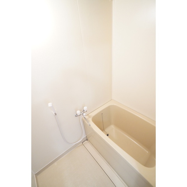 バス・シャワールーム　清潔感のあるバスルーム