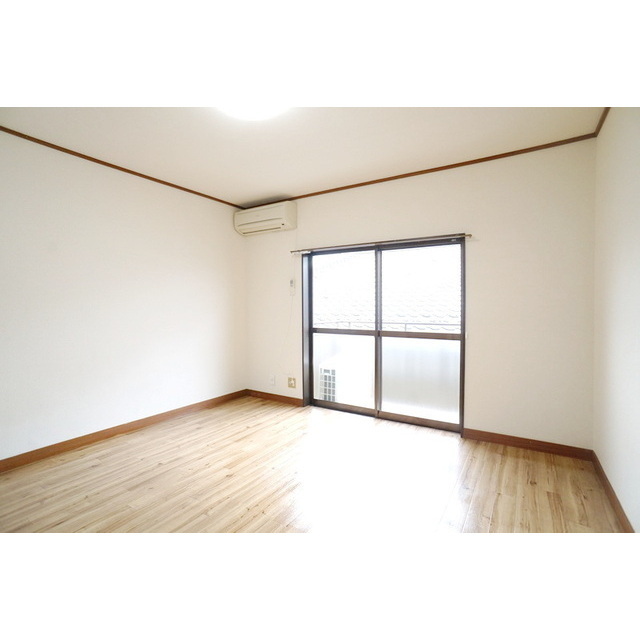 居室・リビング　日当たりよい室内