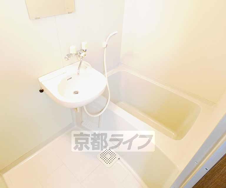 バス・シャワールーム　神宮丸太町駅隣のセパレート・ＲＣマンション