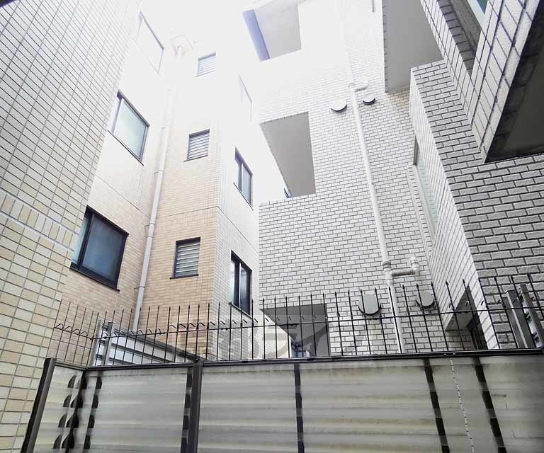 眺望　神宮丸太町駅隣のセパレート・ＲＣマンション