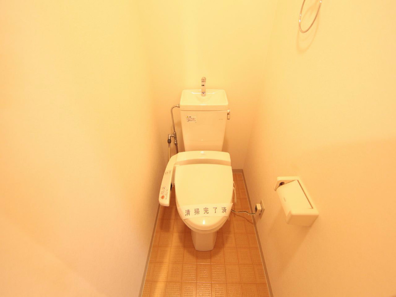 トイレ　温水洗浄便座付トイレ