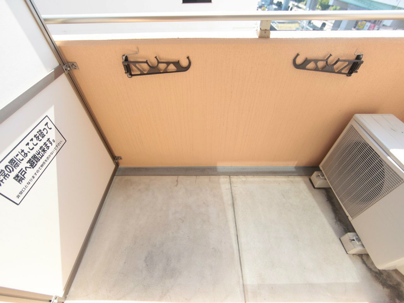 バルコニー　バルコニー　洗濯物が干せます