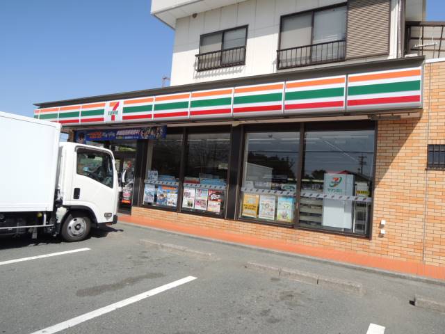 コンビニ　セブンイレブン（コンビニ）まで690m
