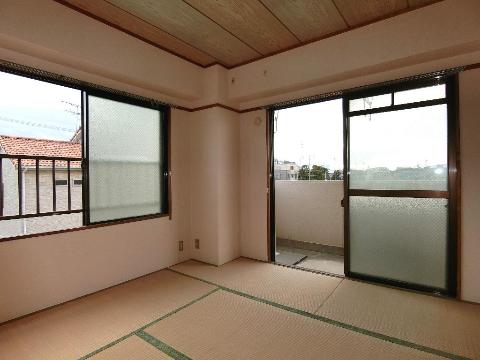 地下鉄東山線 高畑駅 徒歩16分 4階建 築38年の居間写真