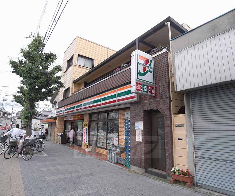 コンビニ　セブンイレブン京都競馬場前店（コンビニ）まで450m