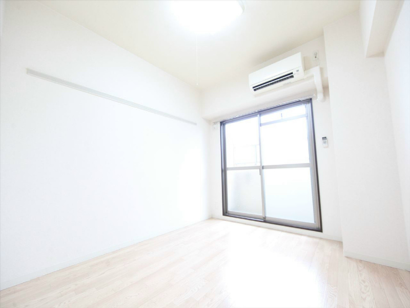 居室・リビング　洋室6.7帖　エアコン完備