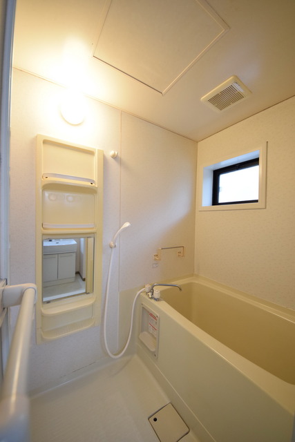 バス・シャワールーム　★ゆったりとしたバスルームで癒しのひと時を…★