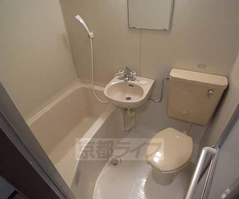 バス・シャワールーム　ユニットバスでお掃除楽々です。