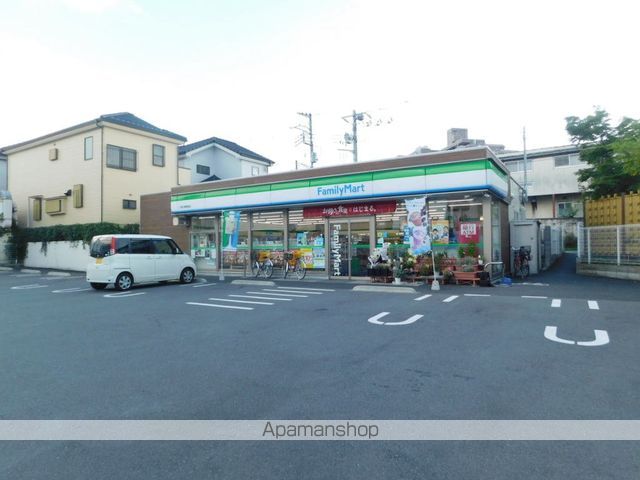 コンビニ　ファミリーマート（コンビニ）まで240m