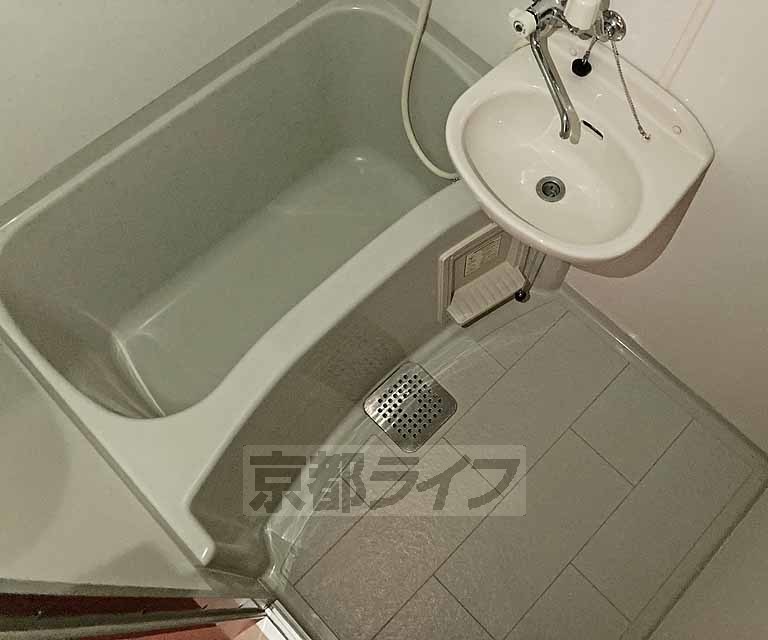 バス・シャワールーム　リラックスできるバスルームです・