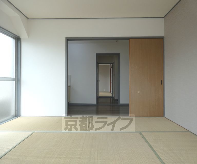 居室・リビング　和室のお部屋になっております。